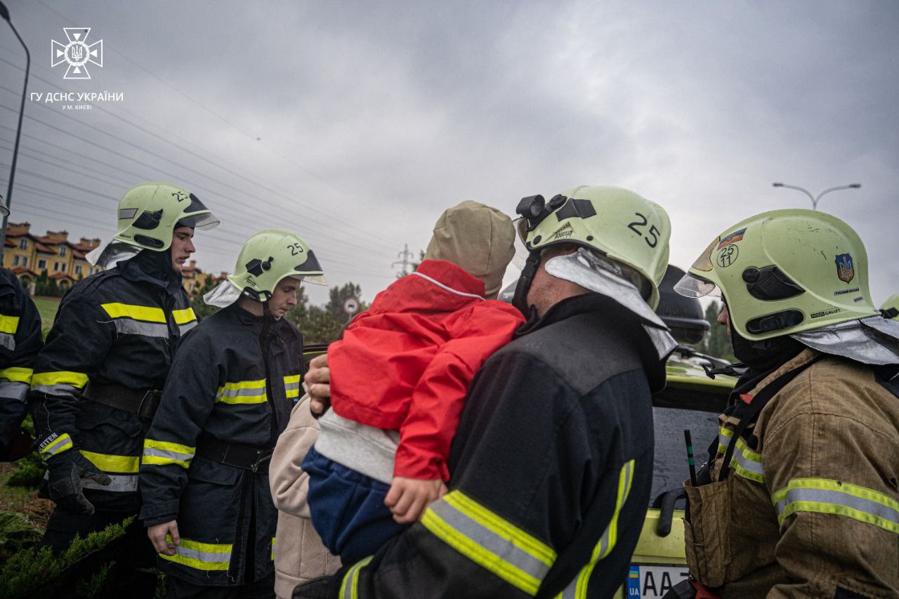 У Києві дві складні ДТП сталися одна за одною в одному місці