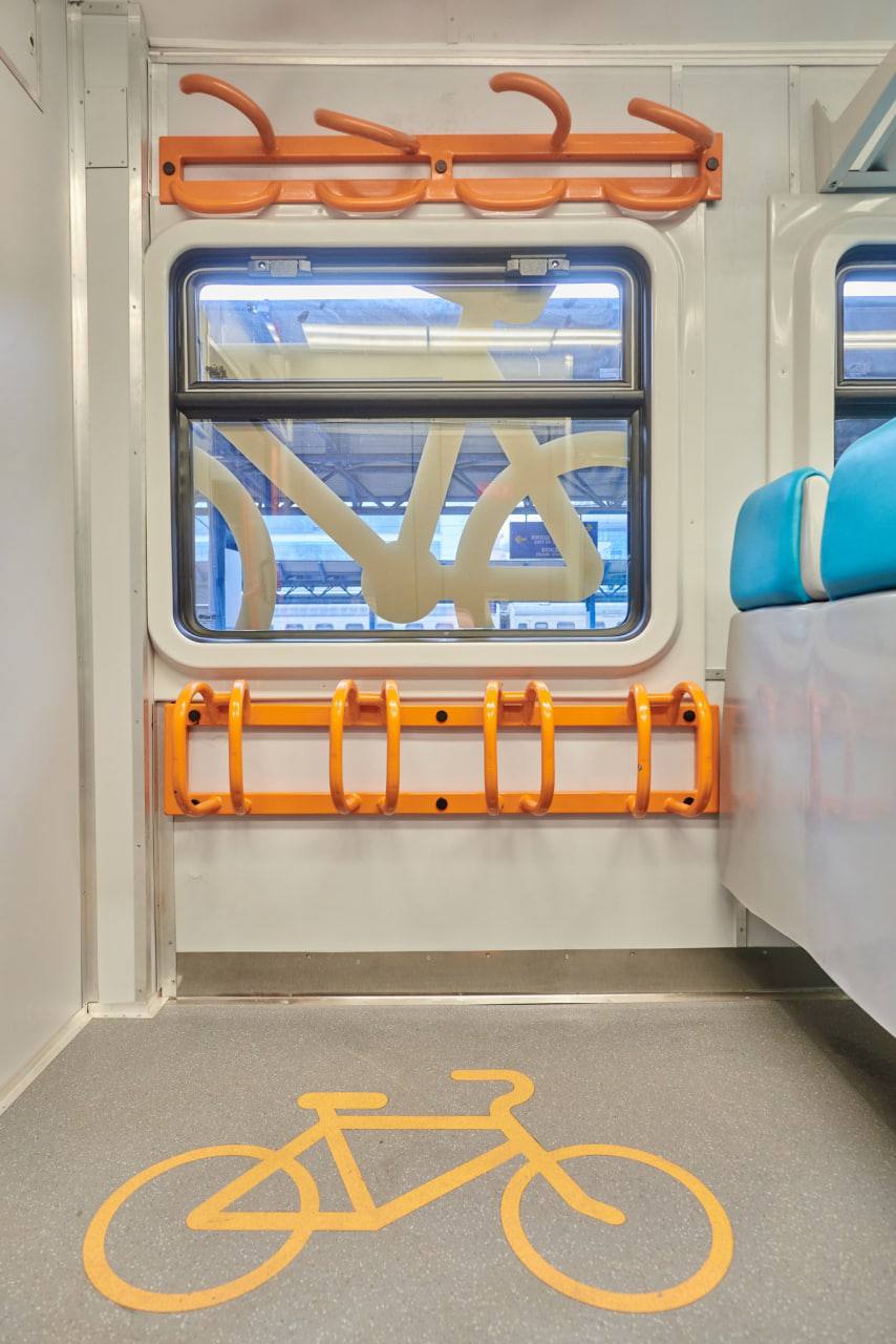 "УЗ" впервые выпустила на маршрут модернизированную электричку "Лугансктепловоза" фото