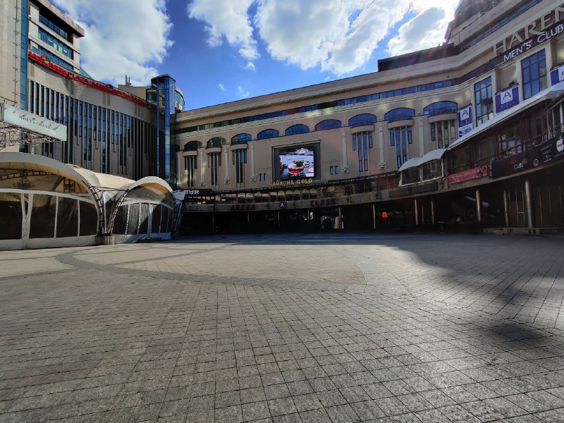 Безлюдные улицы и площади: как выглядит столица во время карантина