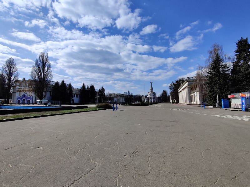 Безлюдные улицы и площади: как выглядит столица во время карантина