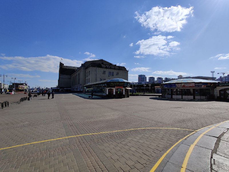 Безлюдные улицы и площади: как выглядит столица во время карантина