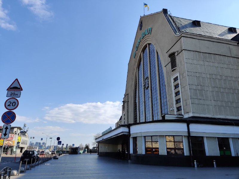 Безлюдные улицы и площади: как выглядит столица во время карантина