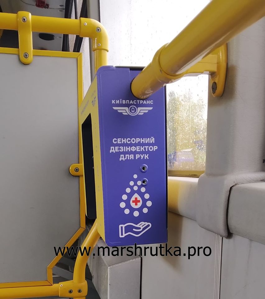 Фотофакт: в автобусах заметили установку дезинфекторов для рук фото 2 1