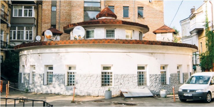 Фото: "Хмарочос"