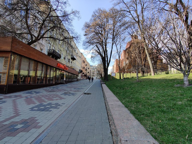 Безлюдные улицы и площади: как выглядит столица во время карантина