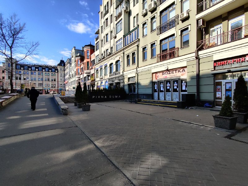 Безлюдные улицы и площади: как выглядит столица во время карантина