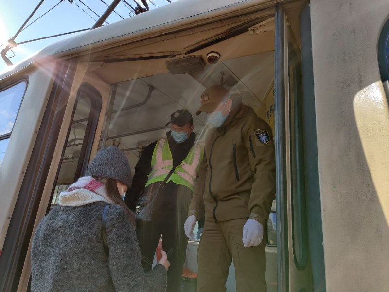 Безлюдные улицы и площади: как выглядит столица во время карантина