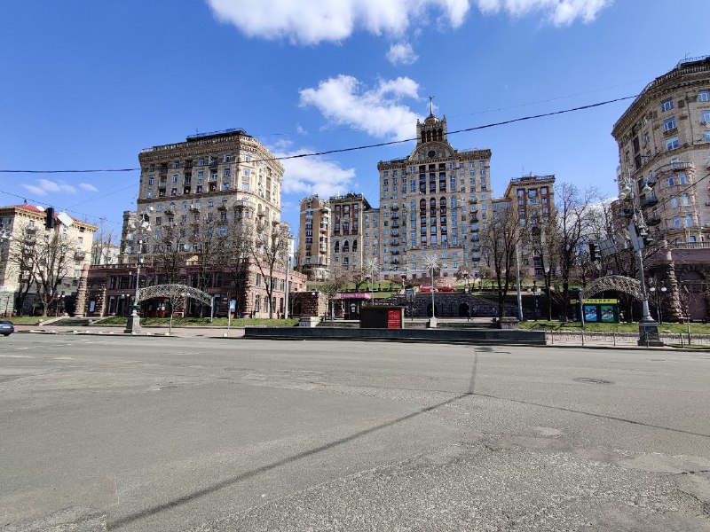 Безлюдные улицы и площади: как выглядит столица во время карантина