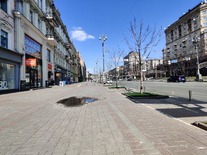 Безлюдные улицы и площади: как выглядит столица во время карантина