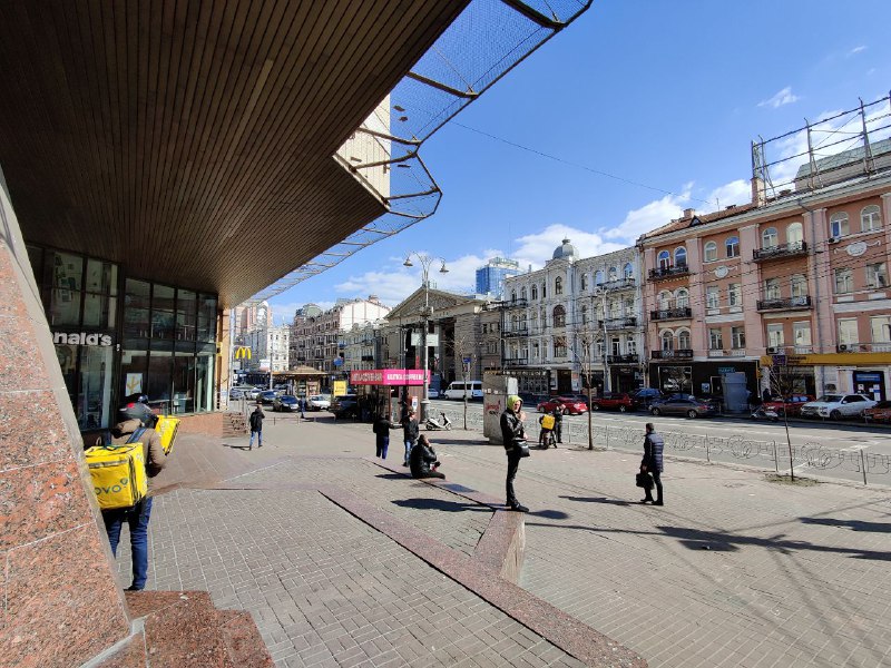 Безлюдные улицы и площади: как выглядит столица во время карантина