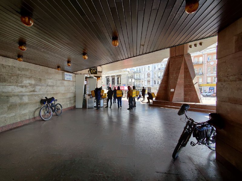 Безлюдные улицы и площади: как выглядит столица во время карантина