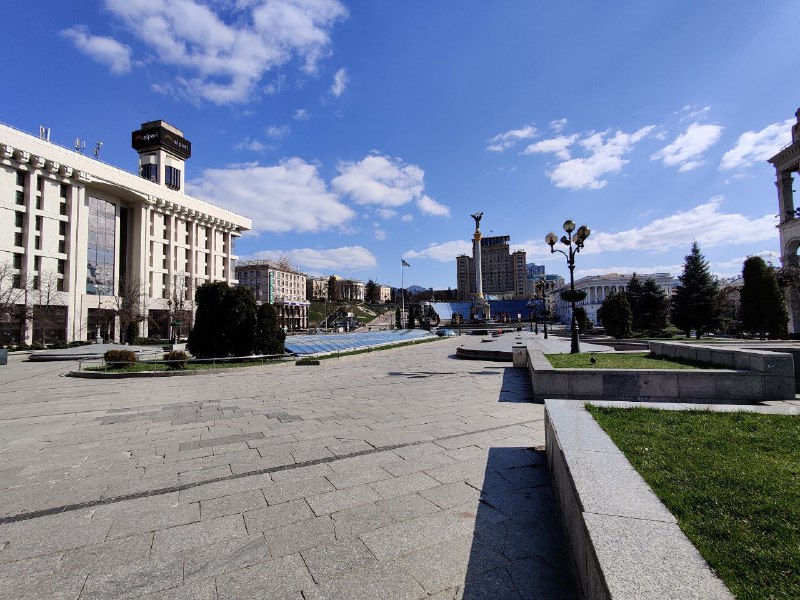 Безлюдные улицы и площади: как выглядит столица во время карантина