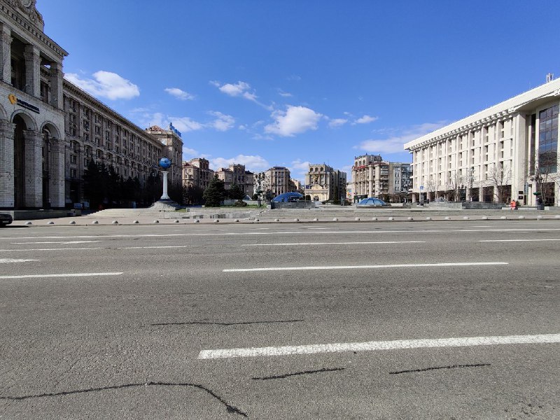 Безлюдные улицы и площади: как выглядит столица во время карантина