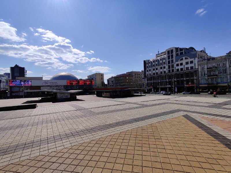 Безлюдные улицы и площади: как выглядит столица во время карантина