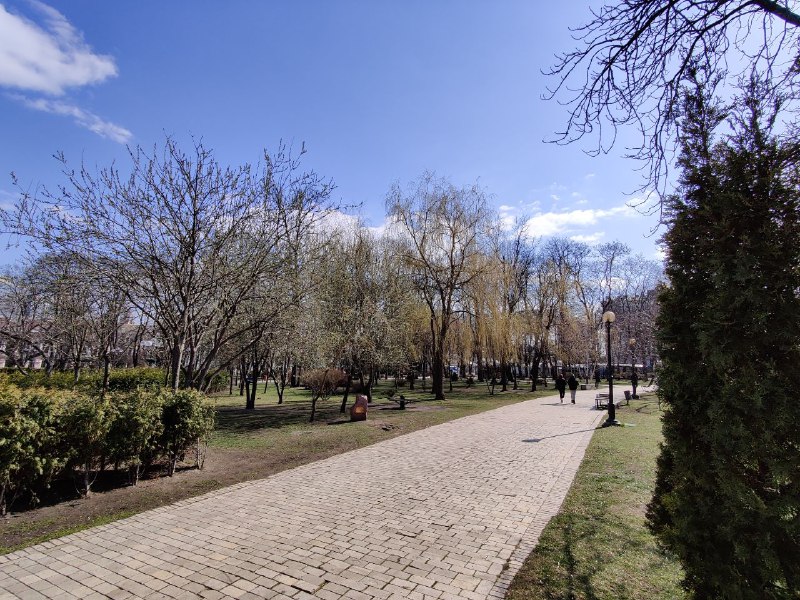 Безлюдные улицы и площади: как выглядит столица во время карантина