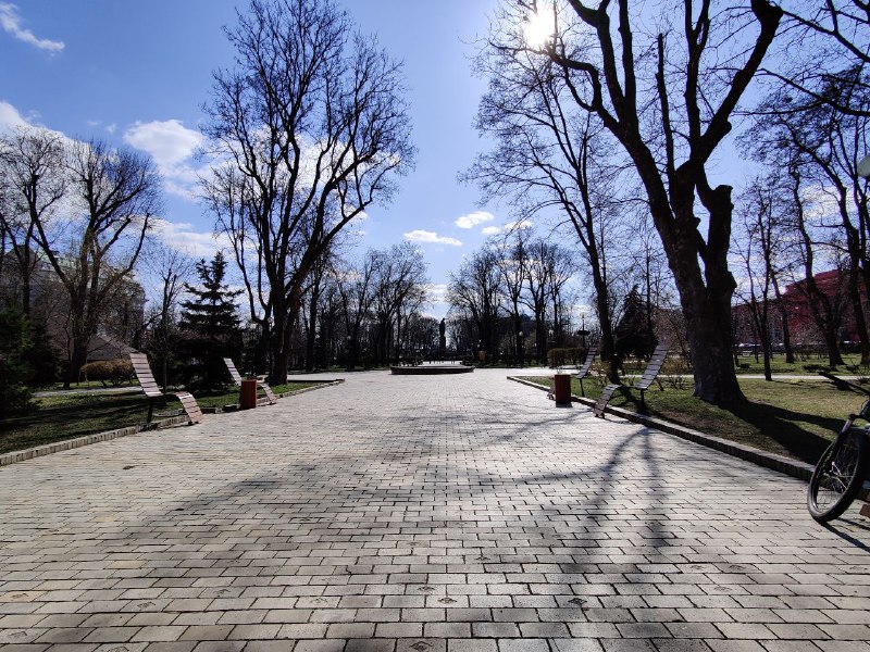 Безлюдные улицы и площади: как выглядит столица во время карантина