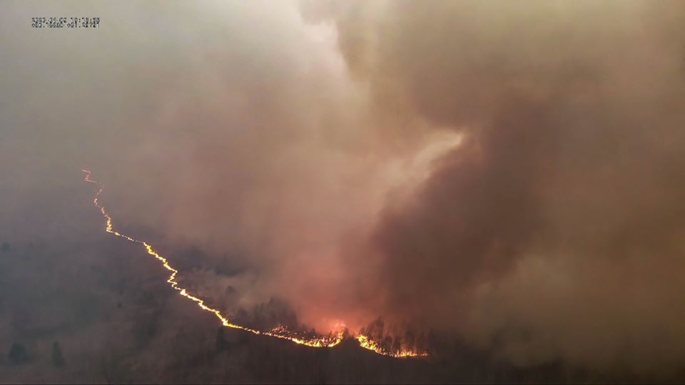 Дым и копоть: как выглядит пылающий Чернобыль с дрона фото 3 2