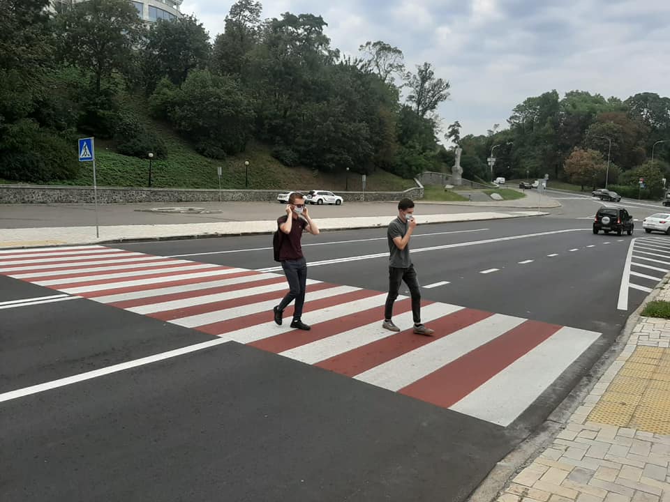 Вот так выглядит обновленный пешеходный переход. Источник фото: Департамент транспортной инфраструктуры КГГА