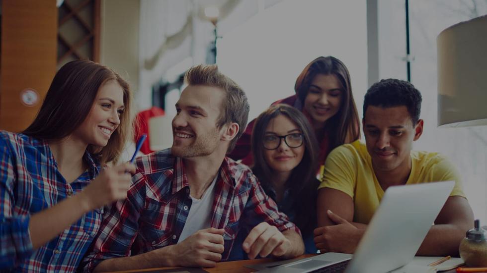 Подтянуть английский никогда не поздно. Источник фото: "Present Simple"