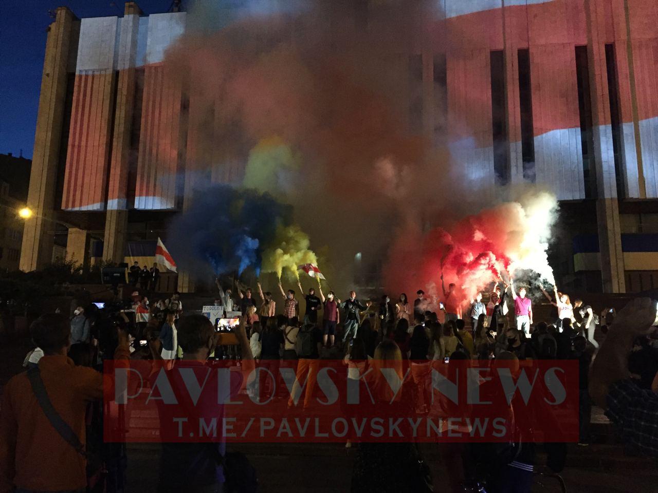 Вот так жгли дымовые шашки. Источник фото: PavlovskyNews