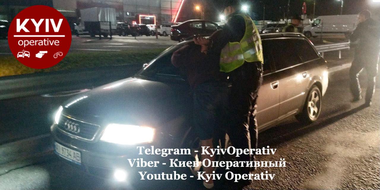 Вот так выглядело задержание. Источник фото: "Киев оперативный"