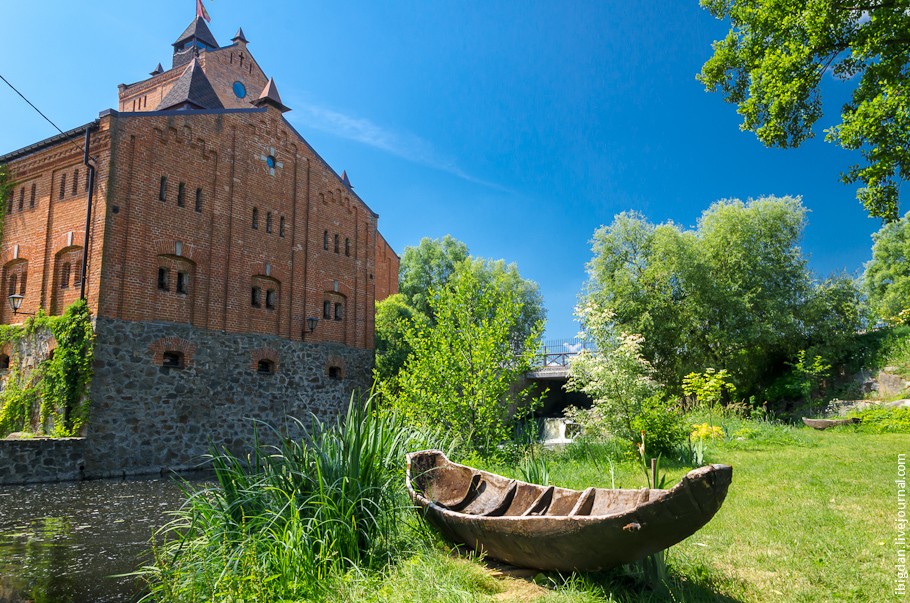 Парк возле замка. Источник фото: LiveJournal