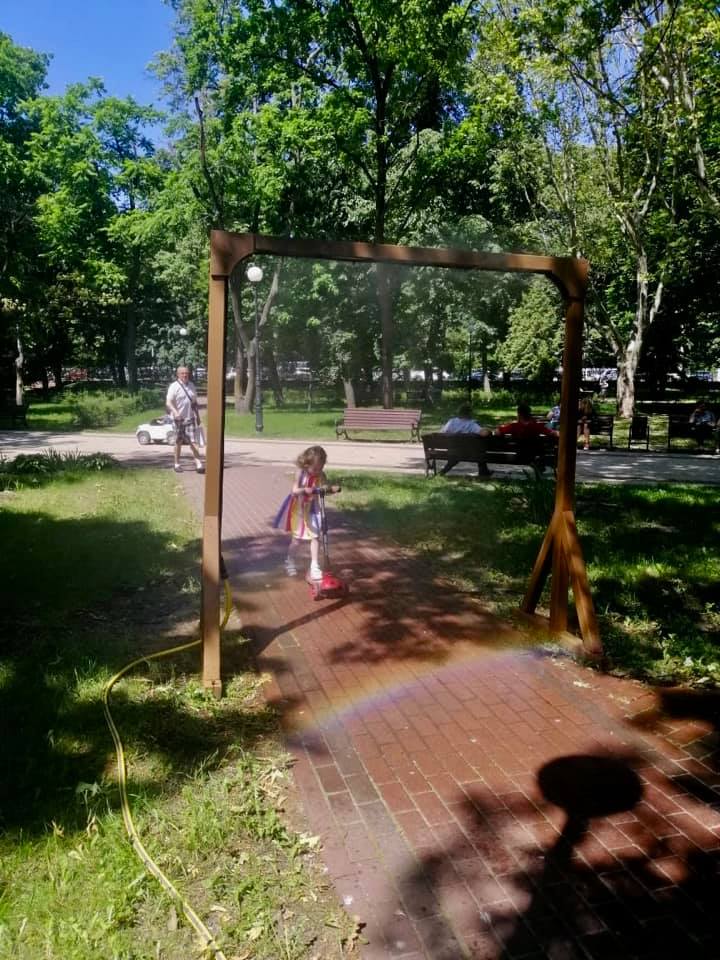 Такие рамки приносят киевлянам немало радости. Источник фото: Вечерний Киев