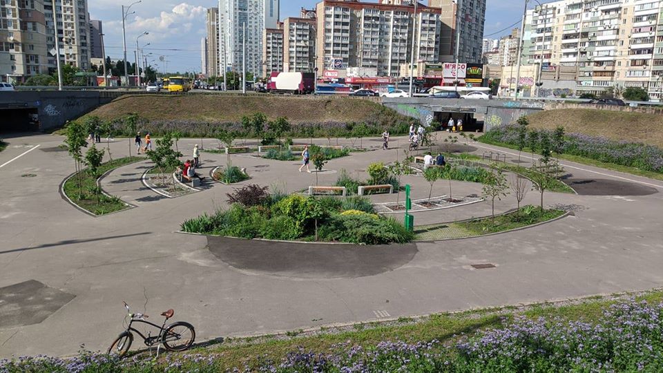 А вот так выглядит сам сквер. Фото: Facebook-страничка Деснянской РГА