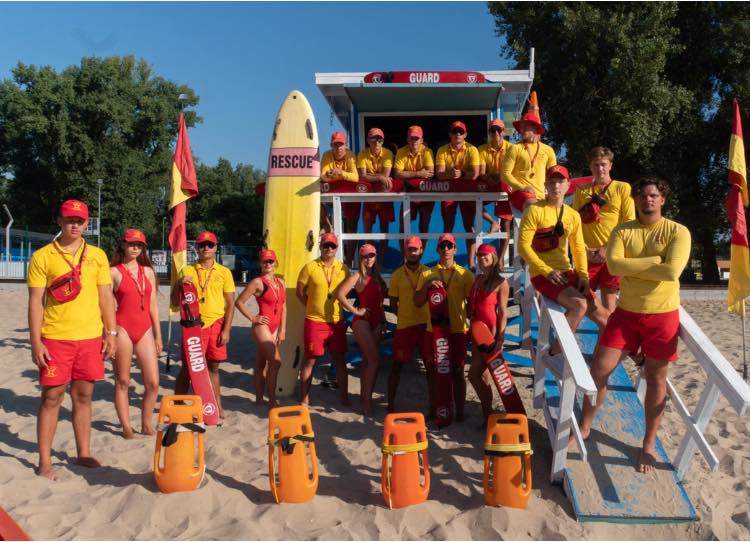 Спасатели. Фото: ОО "Пляжный патруль"