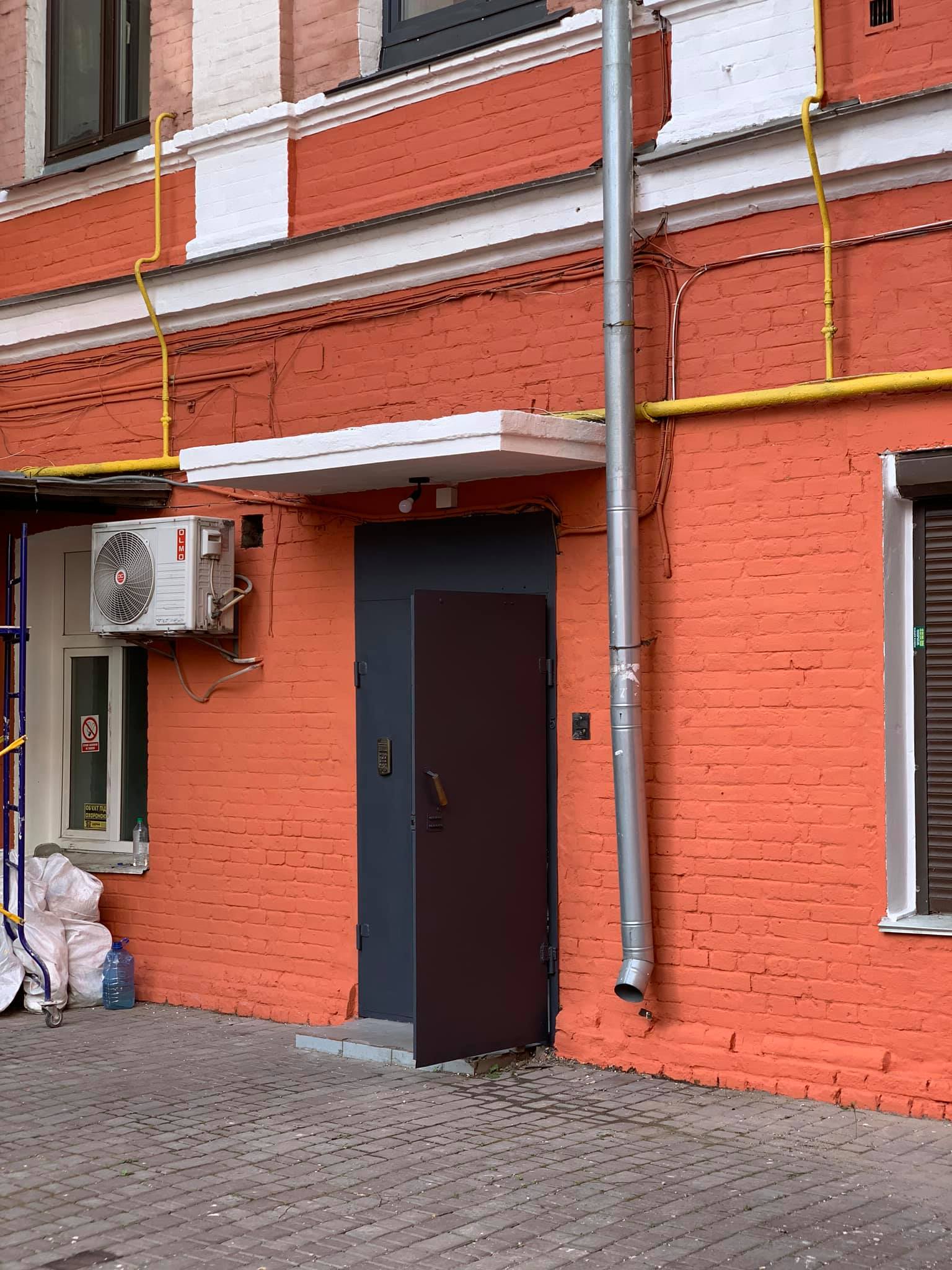 Устрой дестрой: киевлянин устраивает вечеринку, чтобы отремонтировать подъезд фото 2 1