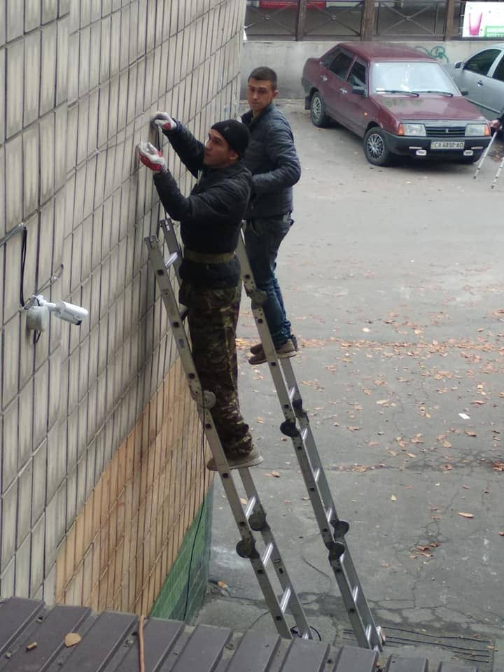 Установка камер. Фото: ОСН КК "Лісовий".