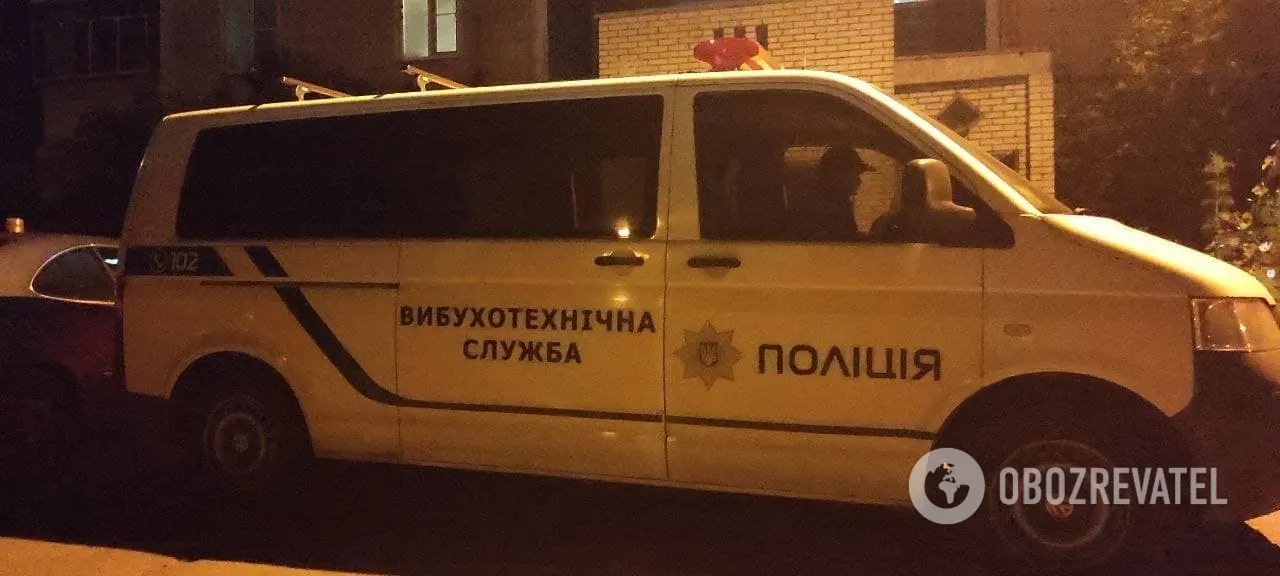 Отобрали автомобиль: в многоэтажке на Троещине мужчина угрожал подорвать гранату  фото