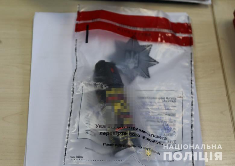 Облили газом и бросались камнями: в Киеве подростки напали на пенсионера фото 2 1