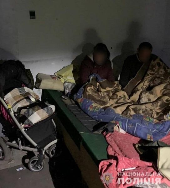 Семья бездомных на ВДНГ: полиция забрала 4-месячную девочку в больницу фото 1