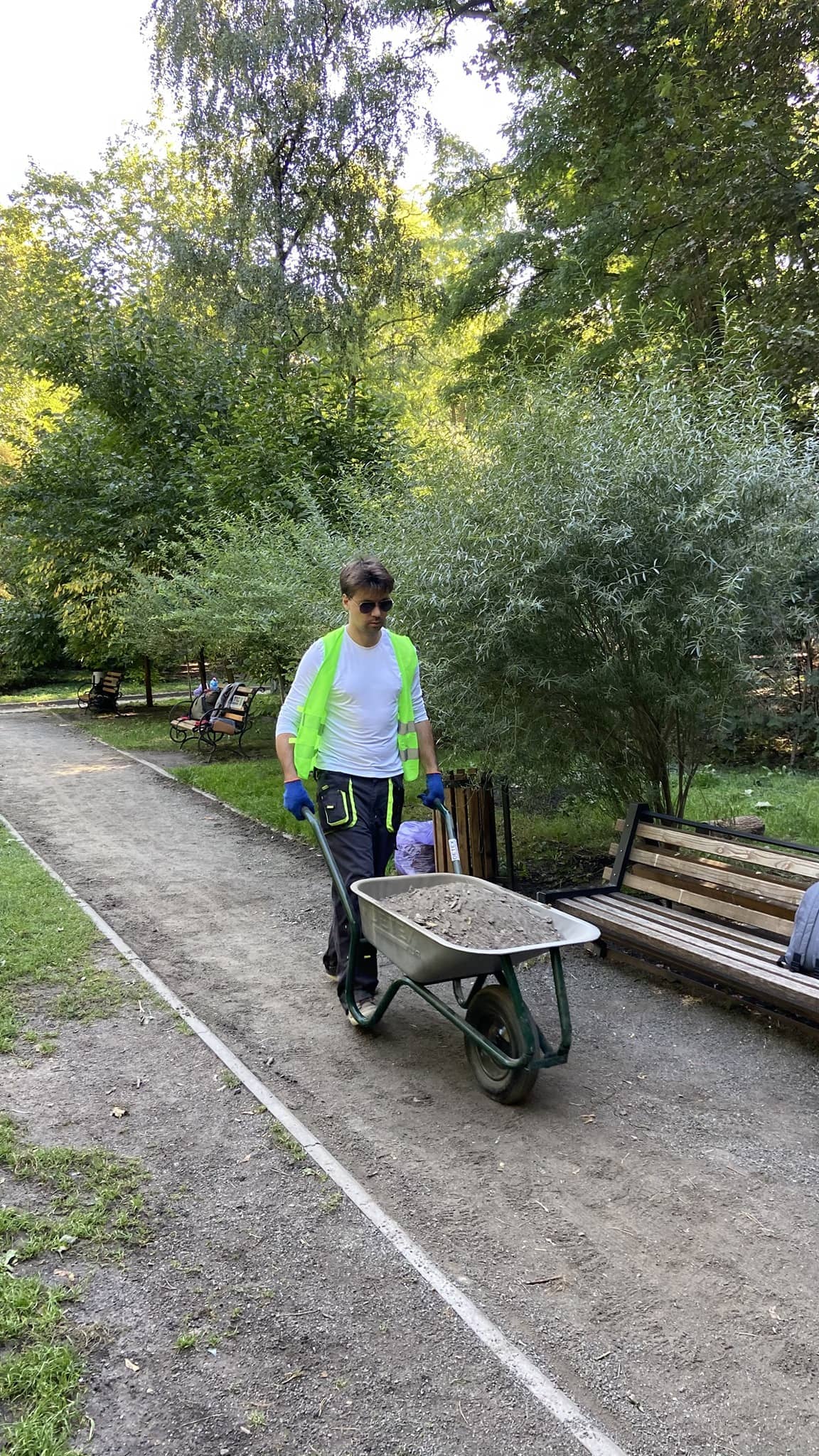 Как проходила уборка в прошлом году. Фото: " Києве, мий".