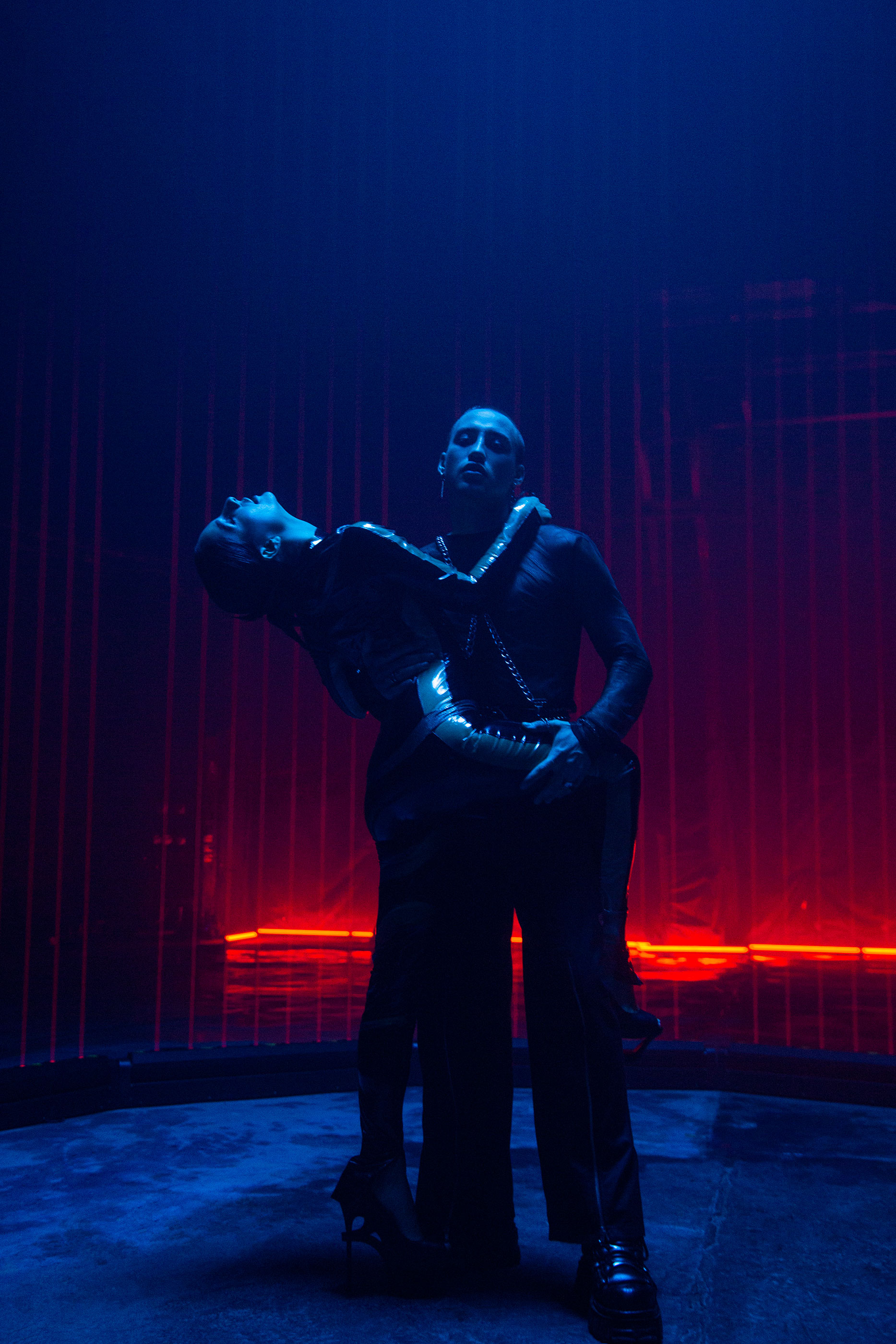 Анна Тринчер выпустила новый клип на песню "По губам" фото 5 4