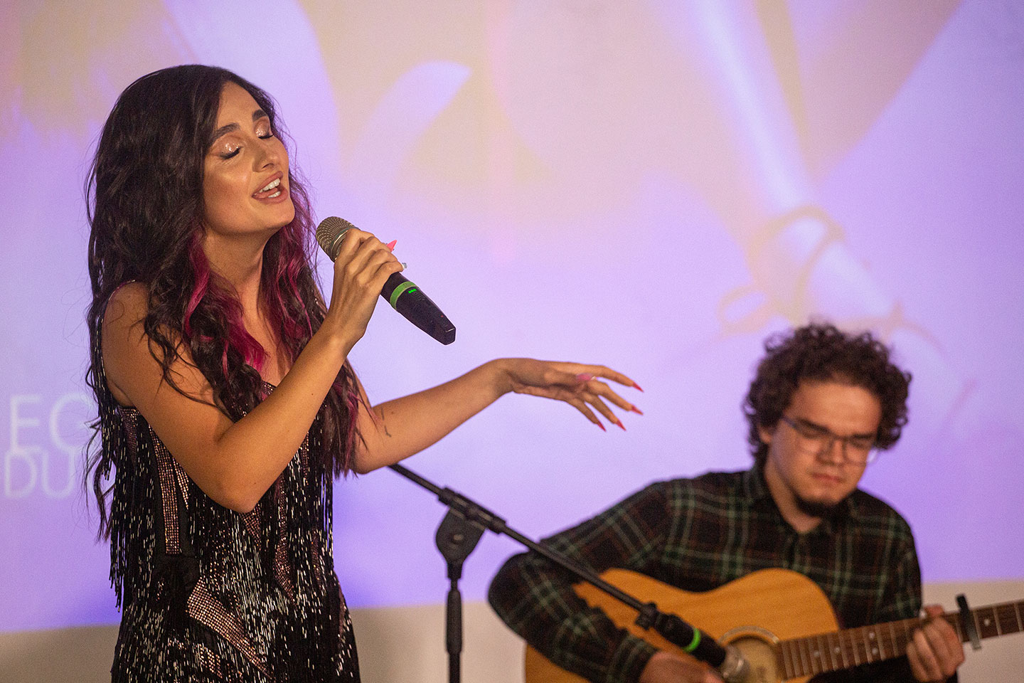 Анна Тринчер выпустила новый клип на песню "По губам" фото 6 5