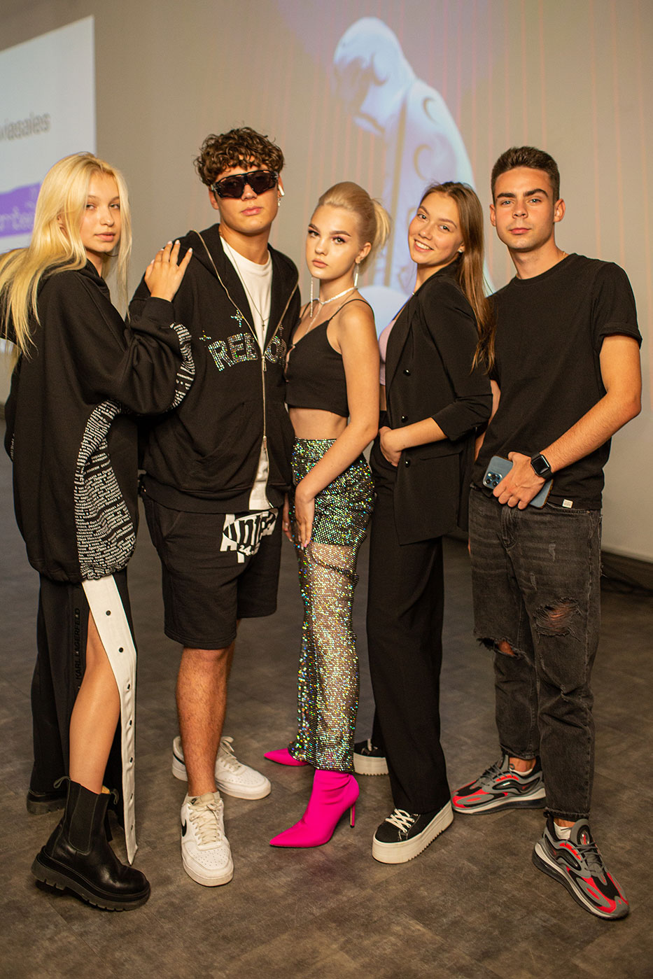 Анна Тринчер выпустила новый клип на песню "По губам" фото 3 2