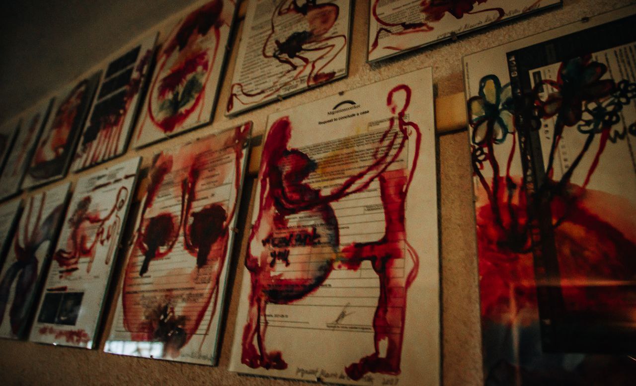 Симбиоз литературы и искусства: в Киеве открылась выставка "Kъniga" фото 2 1