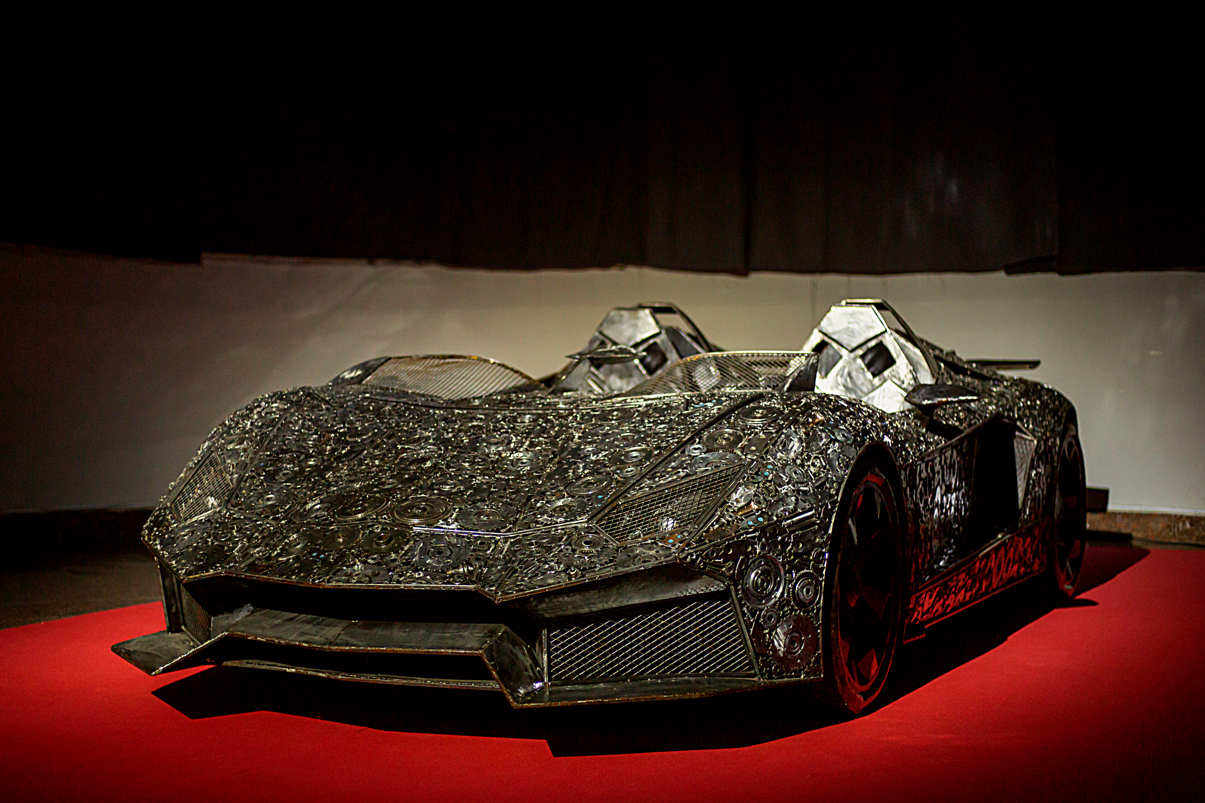 Встретишь Чуббаку и Шрека: что можно увидеть на выставке "Галерея стальных фигур" фото 6 5