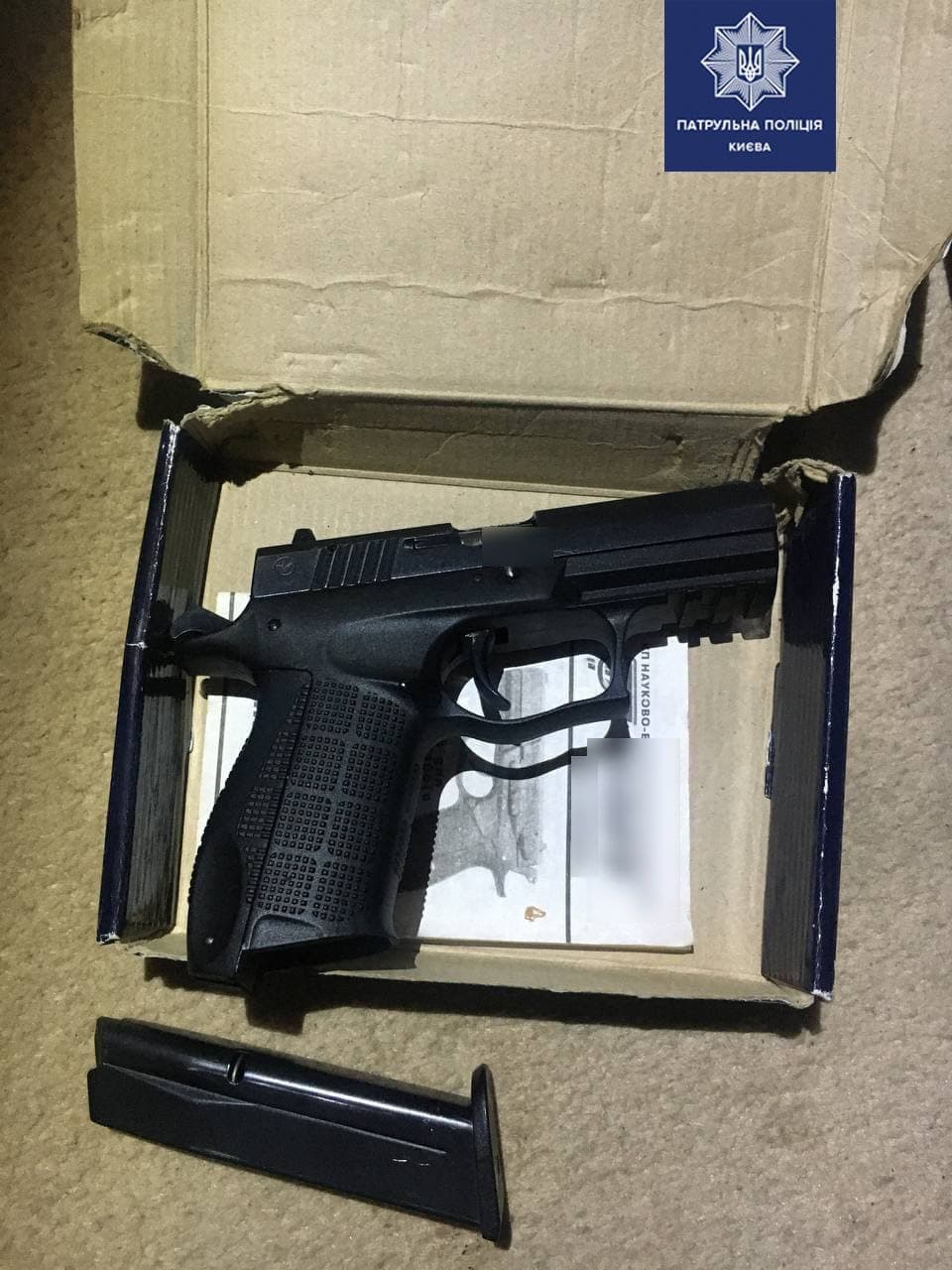 Казались подозрительными: на Соломенке мужчина стрелял по людям с балкона фото 1