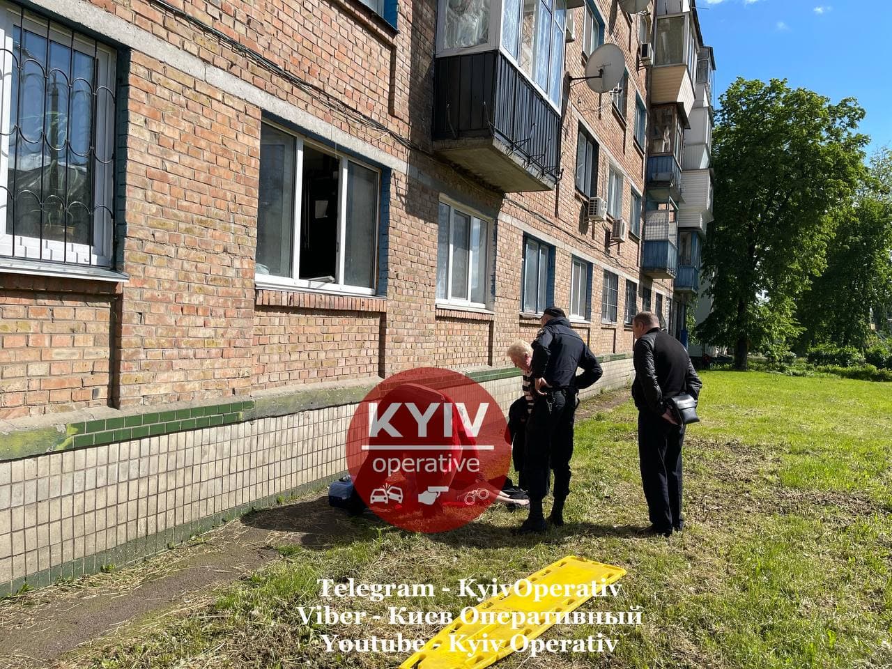 Не выдержала москитная сетка: на Куреневке из окна выпал 4-летний мальчик фото 1