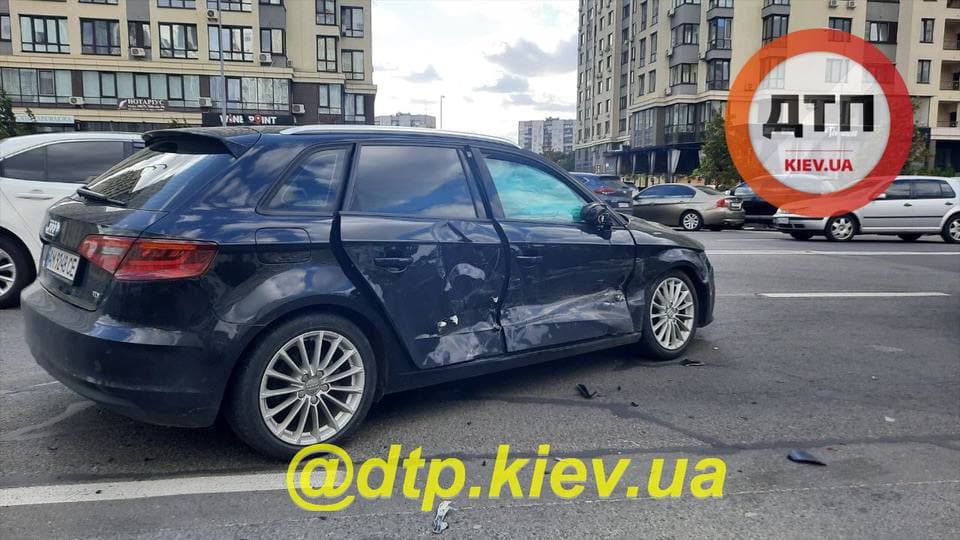 Есть пострадавшие: в Киеве пьяный водитель пошел в кафе после ДТП фото 2 1