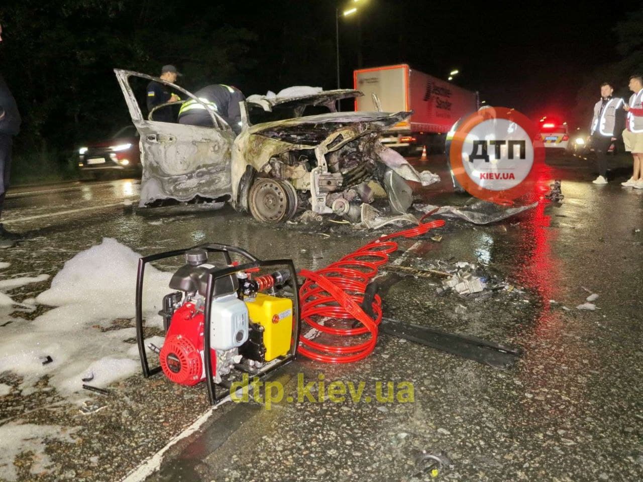 Сгорел заживо: на Гостомельской трассе произошло смертельное ДТП фото 3 2