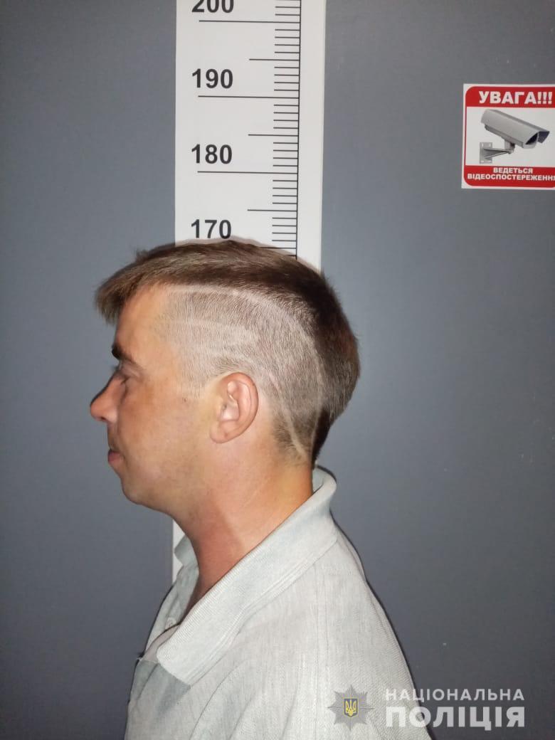 Сбежал из-под стражи: в Киеве разыскивают обвиняемого в педофилии преступника фото 1