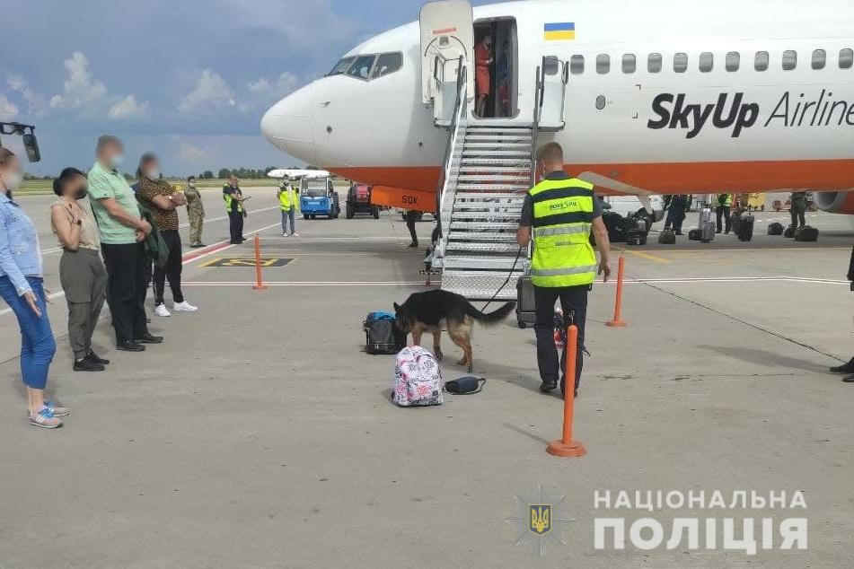Искали бомбу: в "Борисполе" сообщили о минировании на рейсе "Тбилиси-Киев" фото 1