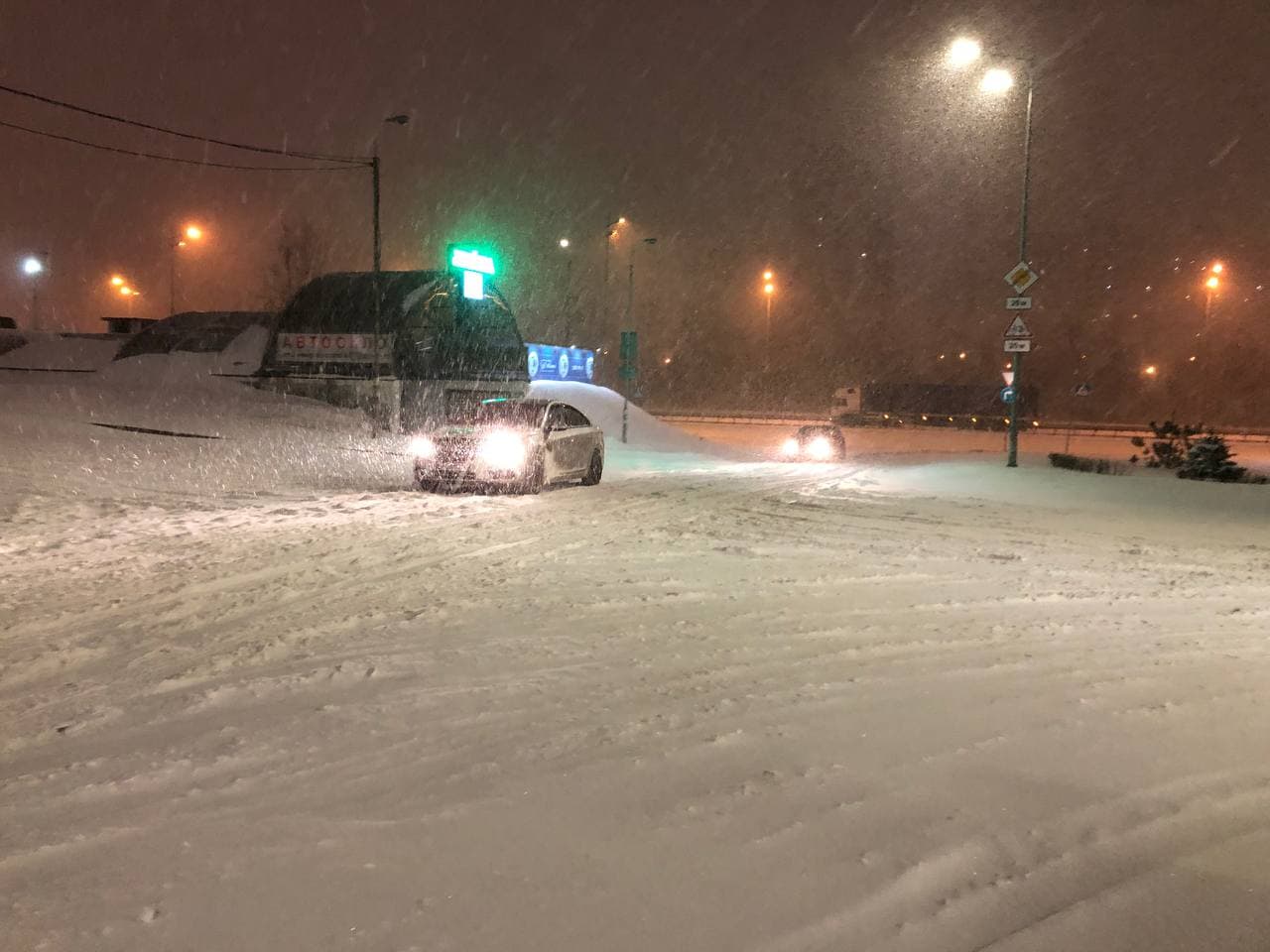 Ночная метель в Киеве. Фото: Vgorode