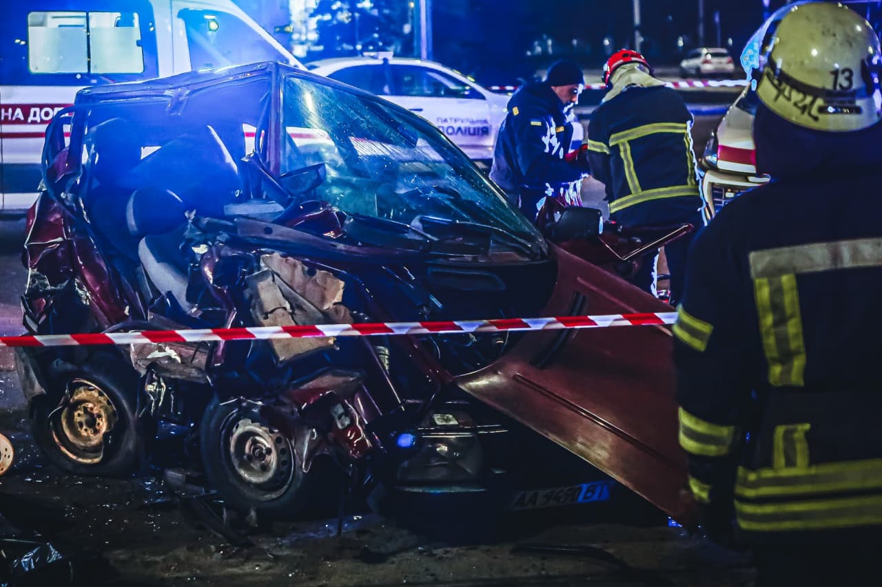 Сиертельное ДТП в Киеве. Фото: ГСЧС Украины в городе Киеве