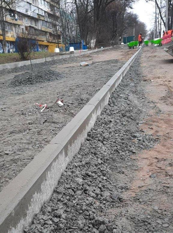 Строительство велодорожки. Фото: Facebook Київ - Велосипедне Місто