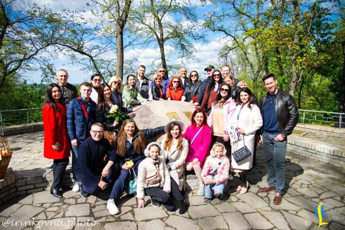 Памятник в честь матерей. Фото: Facebook НДСЛ "Охматдит"